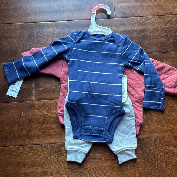 Carter's Boys Newborn Quilted Outfit Set 3 Piece Top and Bottom Blue Red NEW - Picture 6 of 6